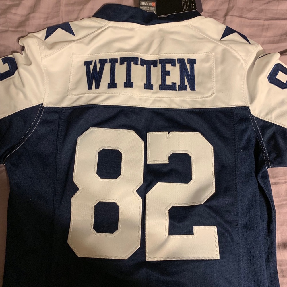 Women’s Nike Official NFL Cowboys Witten jersey.